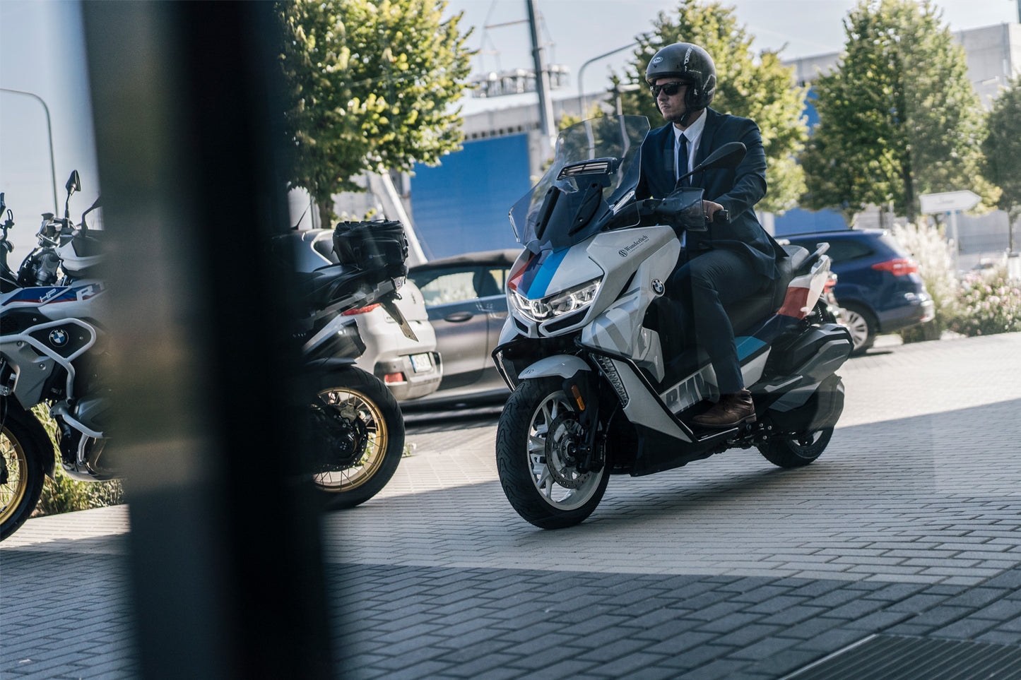 System protection bar - black