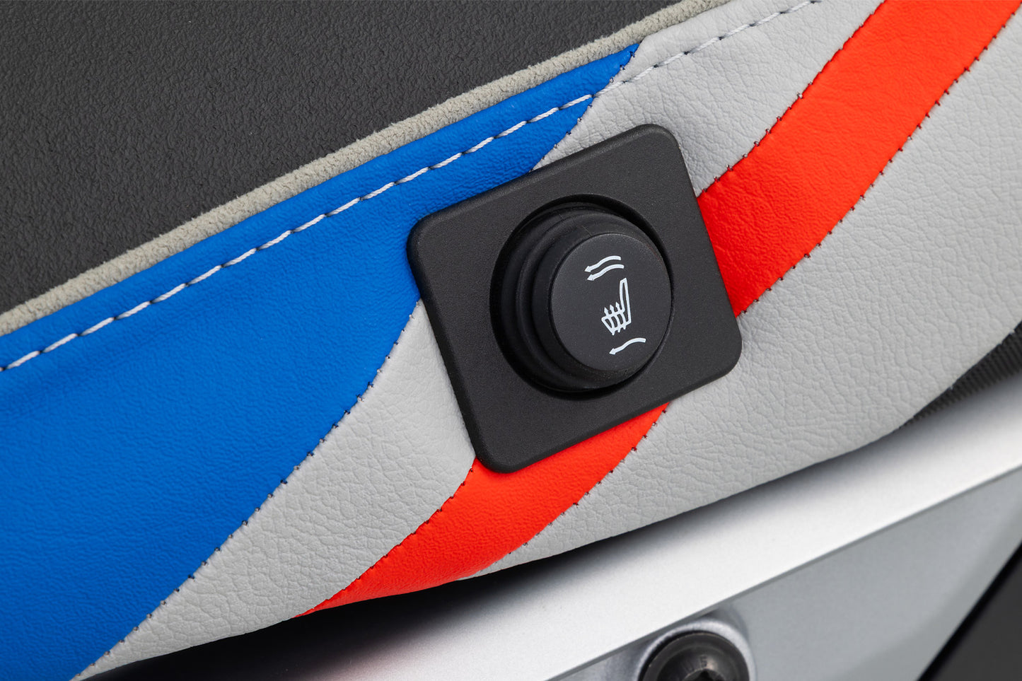AKTIVKOMFORT passenger seat with seat heating for the R 1300 GS - Queens-Edition - standard - Trophy 2026