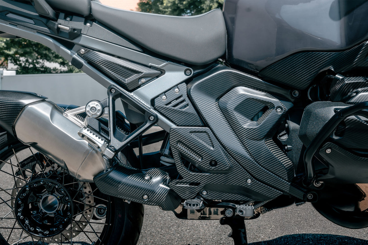 Ilmberger Front Triangle Cover for Rear Frame R 1300 GS Adventure - right - carbon - matt