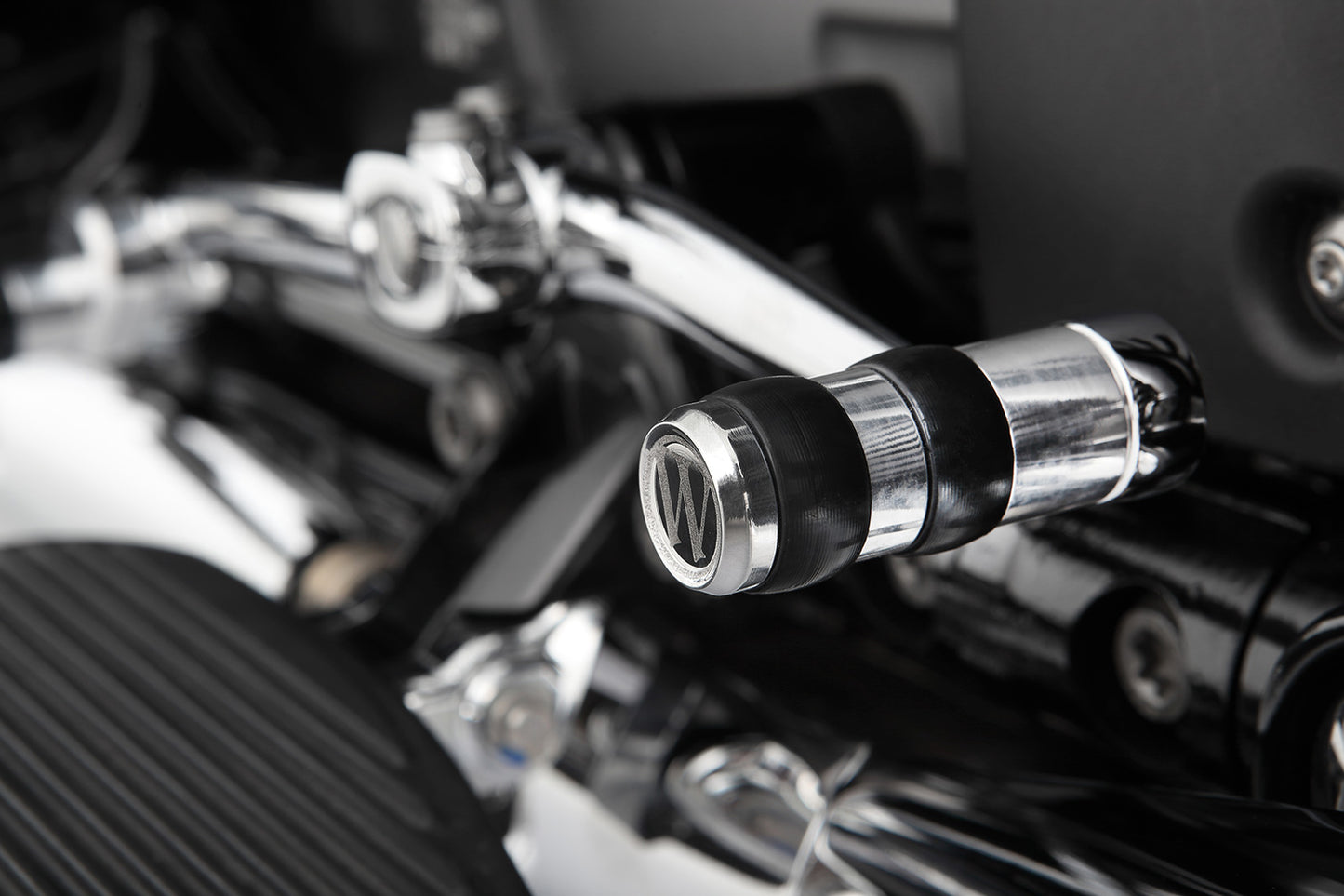 R 18 gear-shifter extension for models with footboard - polished - rear