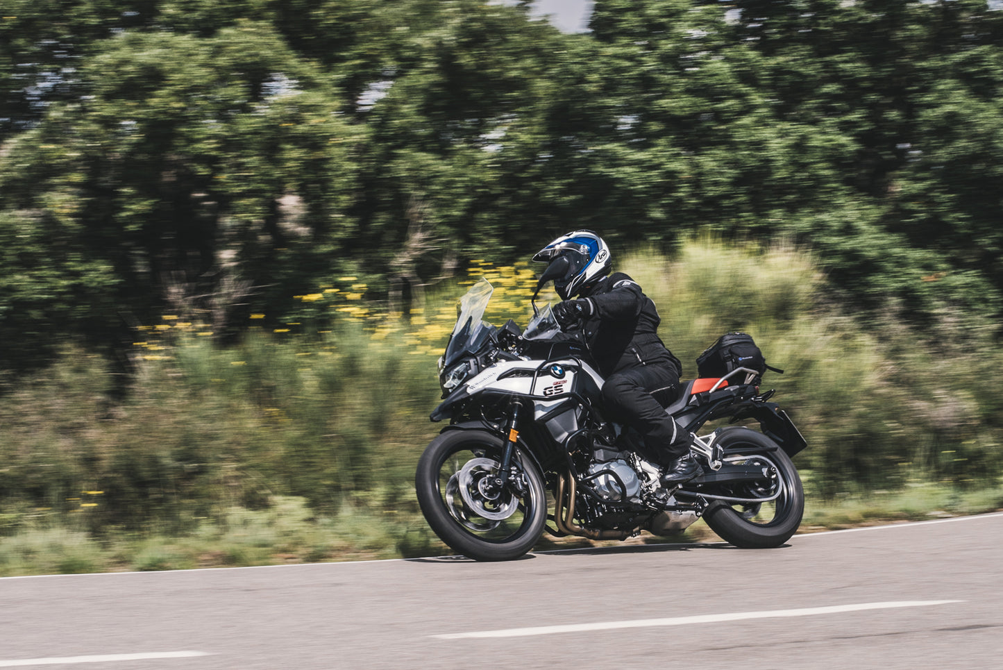 Universal device carrier