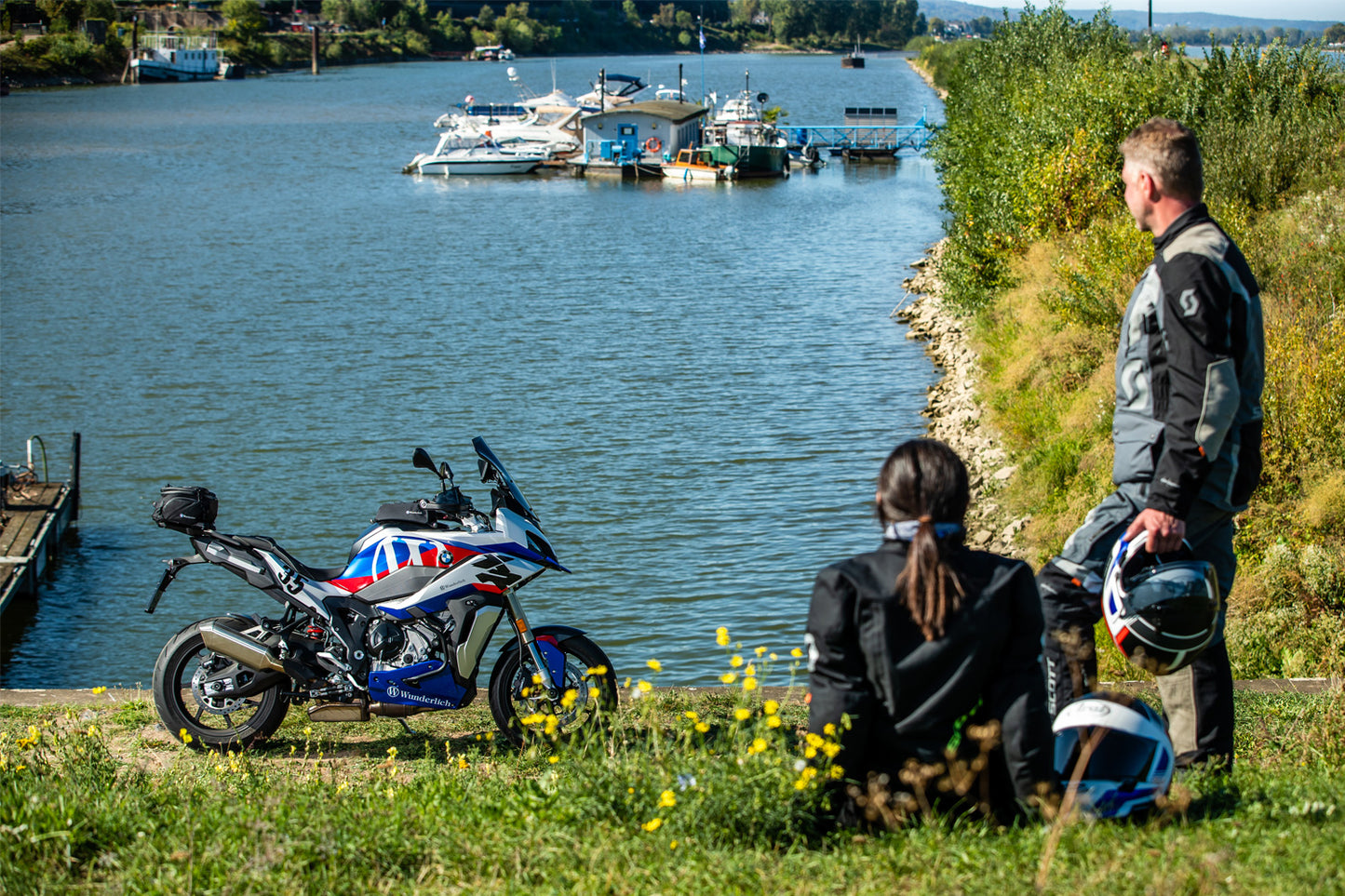 Universal device carrier